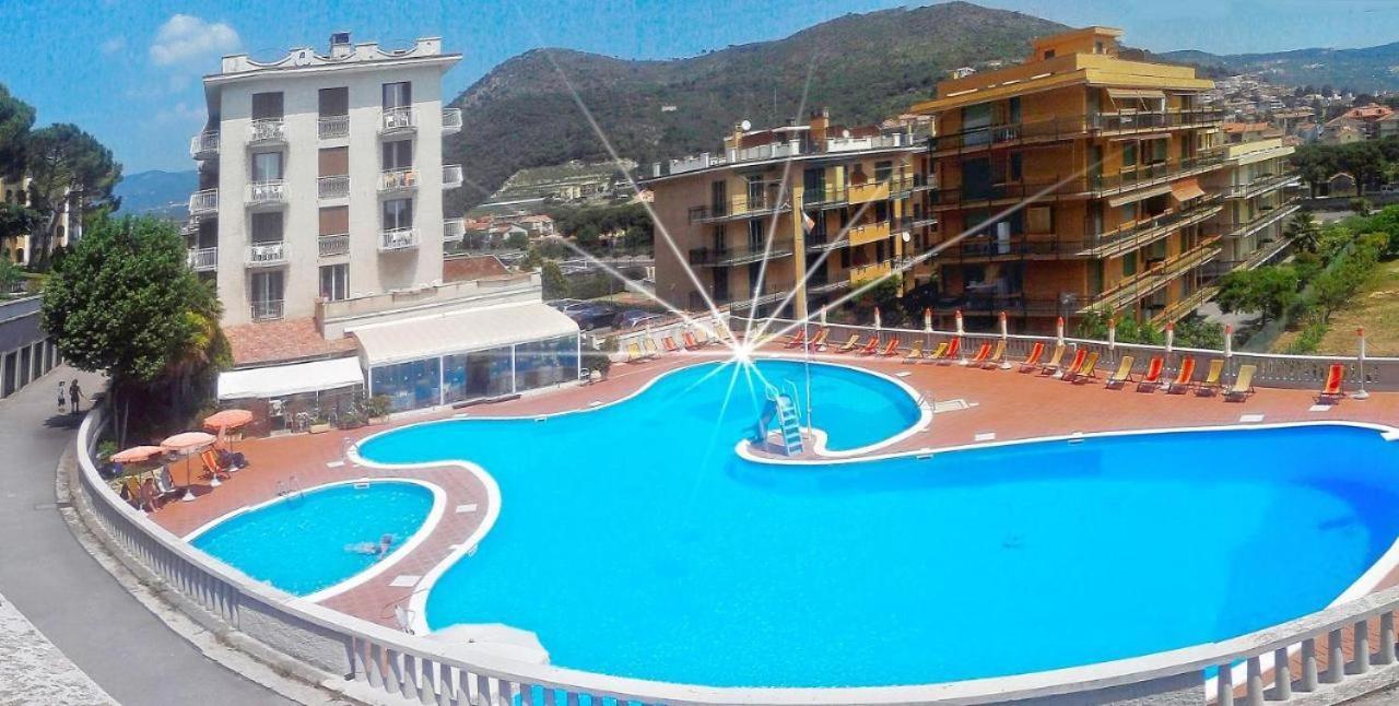 شقة بيترا ليغوري  في 650 Metri Dal Mare - Wifi - Terrazzo - Piscina - A/C المظهر الخارجي الصورة